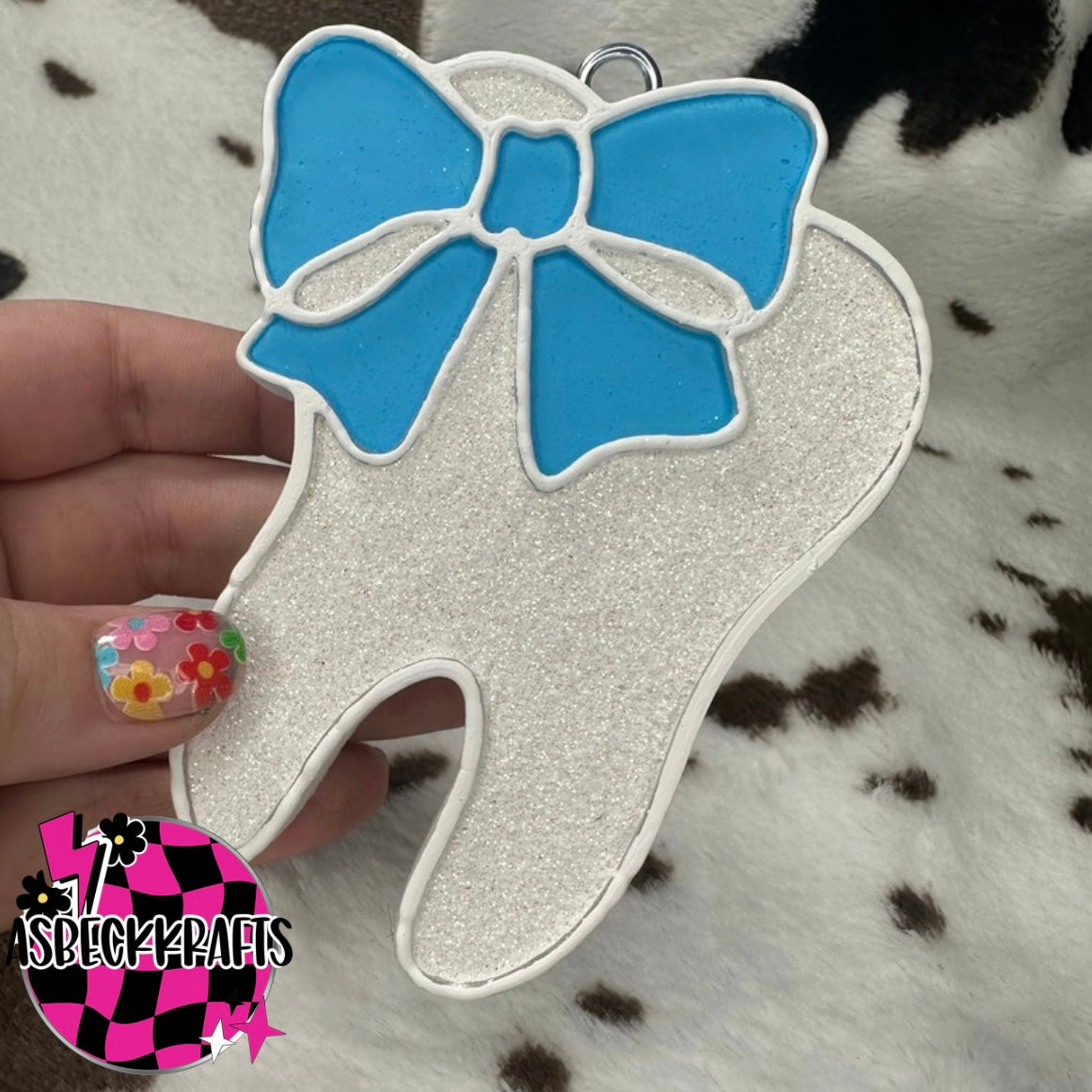Blue glitter tooth